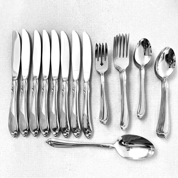 Oneida Dining Oneida Silverware Set In Shasta Pattern Stainless